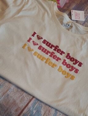 ROXY .. Large Short Sleeve .. Surfer .. NWT